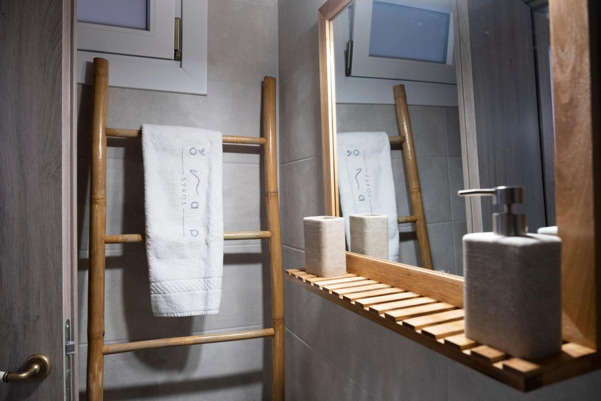 Onar Luxuries Apartment Ermoupoli Ngoại thất bức ảnh